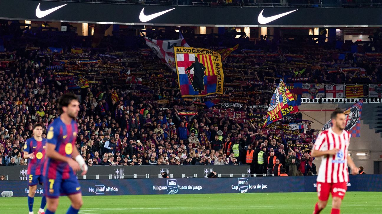 Imagen editorial para: More fans, singing section: Can Barcelona make Camp Nou a 'pressure cooker'?